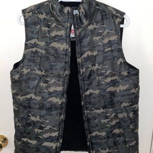 Weatherproof - Women’s Camouflage Vest.